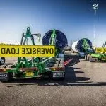 阿斯彭和特米斯科模型双施纳贝尔拖车装载并准备运输他们的超大负载的风能组件.